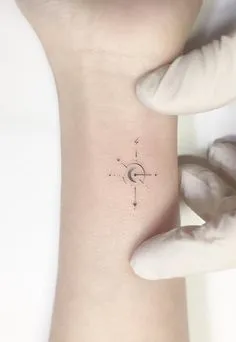 รอยสักเข็มทิศ Small Compass Tattoo1